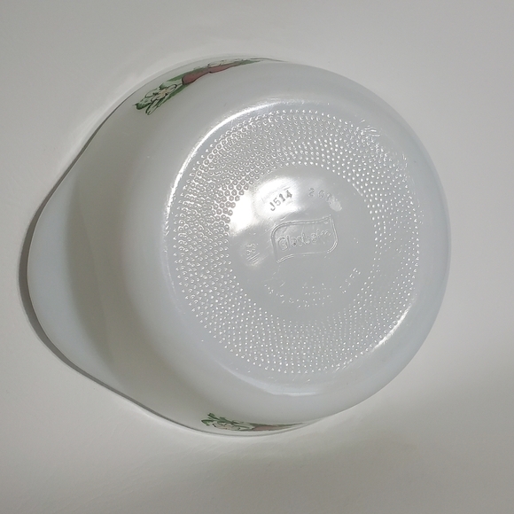 Glasbake Strawberry Casserole Milk Glass 2 quart Baking Dish - Picture 6 of 8